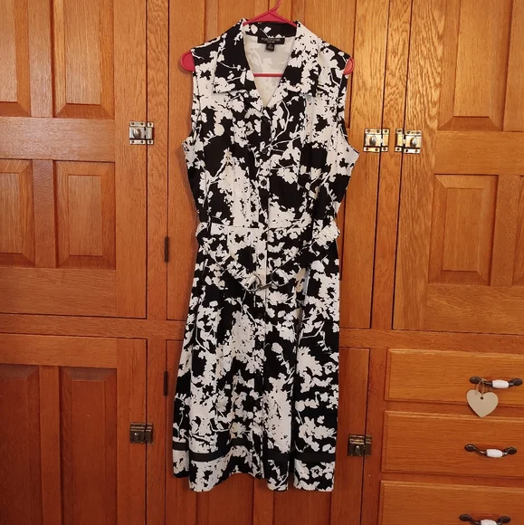 Perceptions Dresses | Perceptions Nwot Black & White Floral Sleeveless Belted Fit & Flare Dress | Color: Black/White | Size: 16 | Suddenly42's Closet